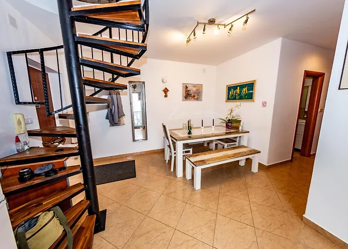 Eva アパート クリムノ